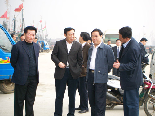 侯英民厅长听取渔业合作社建设情况汇报